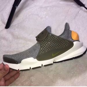 NIKE WOMENS SOCK DART